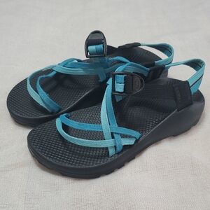 Chaco Vibram Women's Strappy Teal and Black Sandals Sz8